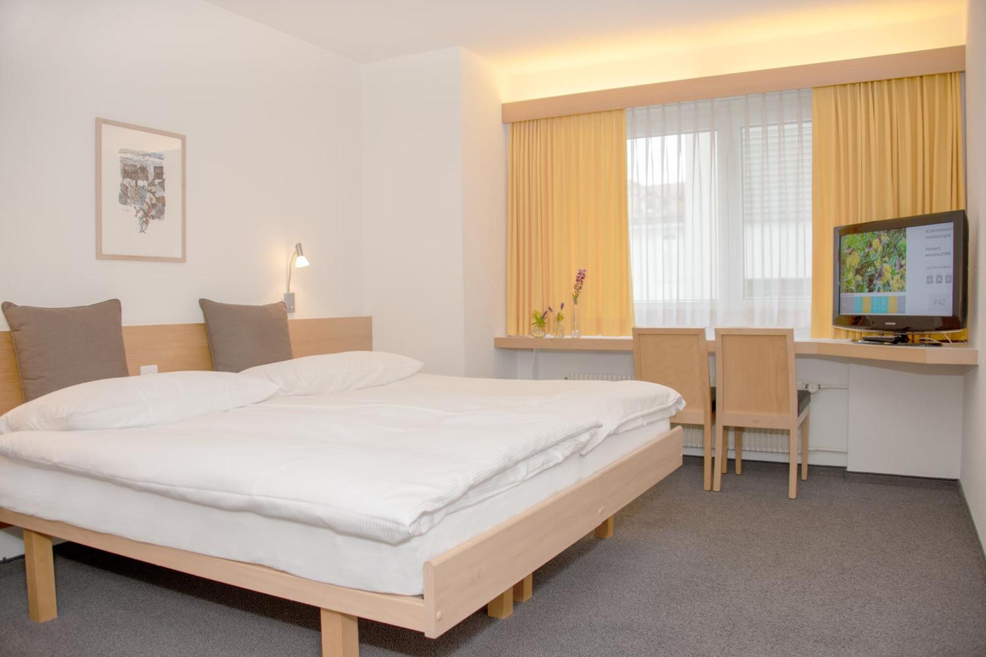 Hotel Weiss Kreuz Thusis Exteriör bild