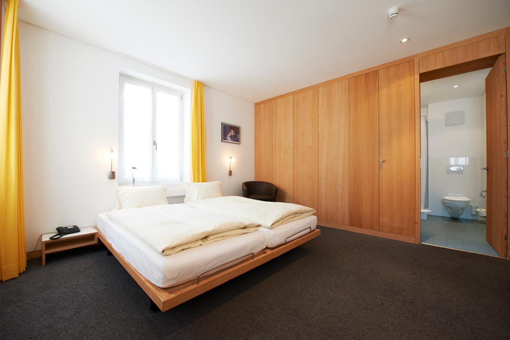 Hotel Weiss Kreuz Thusis Exteriör bild