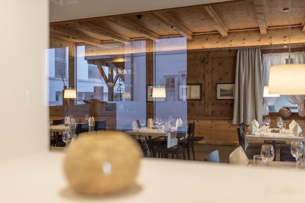 Hotel Weiss Kreuz Thusis Exteriör bild