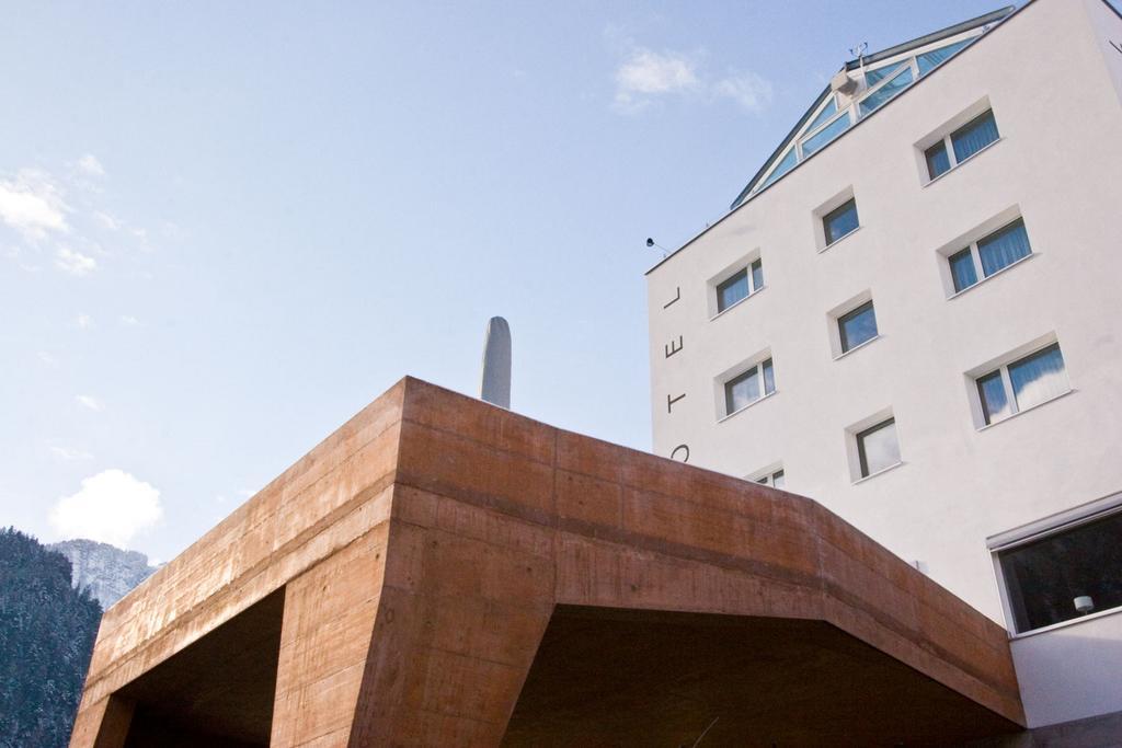 Hotel Weiss Kreuz Thusis Exteriör bild