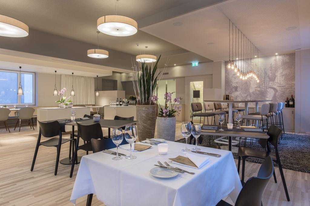 Hotel Weiss Kreuz Thusis Exteriör bild